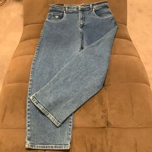 NEW!  Gloria Vanderbilt Straight Leg Blue Jeans in Size 16 Short